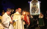 Bp Grzegorz Kaszak poświęcił figurę Matki Bożej w Popowie Parcelach