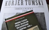 Uczestnicy promocji książki otrzymali reprodukcję okładki "Kuriera Płockiego" z 1930 roku, wydanego w 10. rocznicę obrony miasta przed bolszewikami