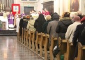 W płockiej kolegiacie z bp. Piotrem Liberą modlili się liturgią godzin księża, siostry zakonne, klerycy WSD i mieszkańcy Płocka