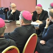 Bp Roman Marcinkowski mówił o katechizacji dorosłych w diecezji płockiej, na przykładze "Katechizmu Płockiego"
