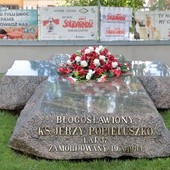 Przy kościele św. Stanisława Kostki