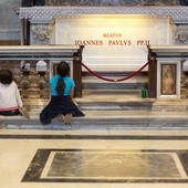 Watykan: Msza przy grobie św. Jana Pawła II w 15. rocznicę jego śmierci