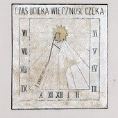 zegar słoneczny na kościele w Wadowicach