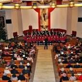 W płońskim kościele rozbrzmiały najsłynniejsze kolędy i pastorałki w mistrzowskim wykonaniu poznańskiego chóru