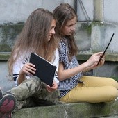 W sieci społecznościówek