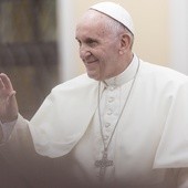 Franciszek w książce o Janie Pawle II: Celibat to łaska, nie ograniczenie