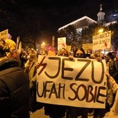 Pandemia przyspieszyła i pogłębiła procesy polaryzacji postaw religijnych w Polsce
