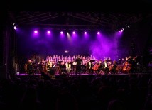 Czerwińsk n. Wisłą. Koncert jubileuszowy w przyklasztornych ogrodach