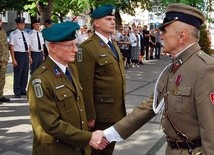 Odchodzący i obejmujący funkcję dowódcy w Jednostce Strzeleckiej 1006 Płońsk