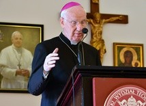 Marsz 13 grudnia: Kolejny biskup rezygnuje