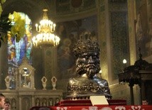 Relikwie św. Zygmunta, patrona Płocka, w prezbiterium płockiej bazyliki katedralnej