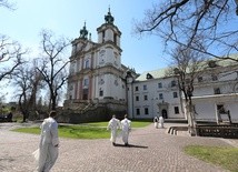 Kard. Dziwisz: Troska o dobro narodu musi iść w parze z troską o zbawienie każdej duszy