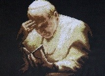 Praca rękodzielnicza Pauliny Kucaby - wyhaftowany Jan Paweł II