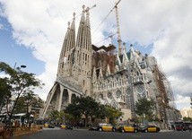 Oblężenie bazyliki Sagrada Família w związku z pomysłem zarządców świątyni