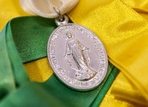 Włochy: Pandemiczna pielgrzymka MB Cudownego Medalika