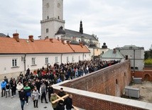 CBOS: Niespełna połowa Polaków pozytywnie o działalności Kościoła