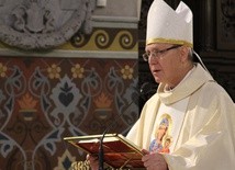 Bp Piotr Libera przewodniczy Mszy św. w płockiej bazylice katedralnej