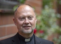 Ks. Oder: Oskarżanie Jana Pawła II o zamiatanie pod dywan spraw pedofilskich przeczy faktom