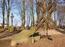 O historii krzyża ocalałego z nieistniejącego już cmentarza prawosławnego w Mławie napisał Mateusz Serafin - jeden z laureatów naszego konkursu