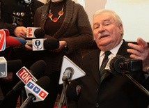 Wałęsa chwali pomysł odebrania stopni generalskich Jaruzelskiemu i Kiszczakowi, ale...