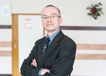 dr Szymon Grzelak