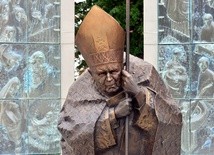 Krytyka po usunięciu pomnika św. Jana Pawła II w Galicji