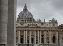Papież redukuje koszty, ale nie swoją misję