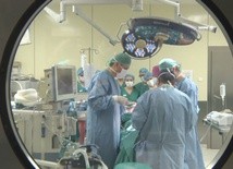 Sejm: Do orzeczenia o śmierci mózgu wystarczy dwóch lekarzy, nie trzech
