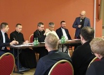 Płock. Duszpasterze młodzieży i ministrantów w dekanatach