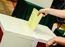 Znaleziono wypełnione karty do głosowania, trwa dochodzenie