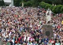 Przyciąga ich Maryja