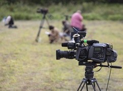 UE: Unia chce chronić media publiczne przed dezinformacją