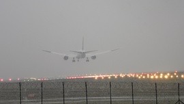 Kraków Airpot. Rekord pasażerów i skandal z... mgłą