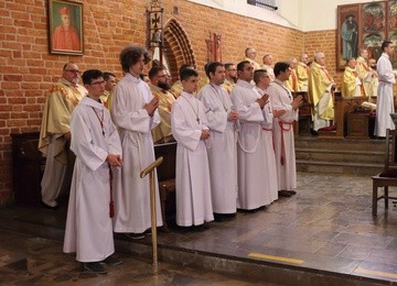 Siedmiu nowych księży