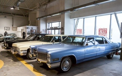 Zabytkowe pojazdy w Galerii Motoryzacji i Techniki