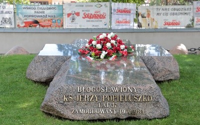 Przy kościele św. Stanisława Kostki