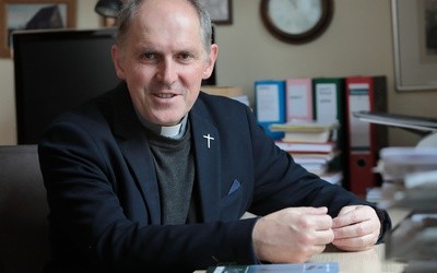 „Musimy wrócić do szkoły umywania nóg”. Ks. prof. Muszala o tożsamości księdza