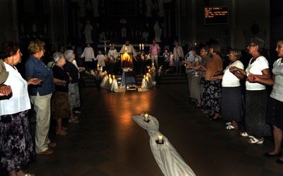 Od 6 do 14 sierpnia w wielu parafiach diecezji płockiej na wieczornej modlitwie maryjnej gromadzą się pielgrzymi duchowi