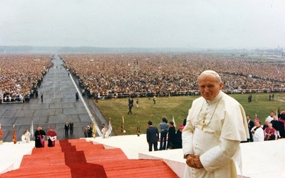 Jest film o papieżu i jego wizycie w Katowicach 
