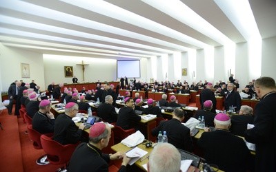 Zebranie plenarne polskiego episkopatu przełożone z powodu koronawirusa
