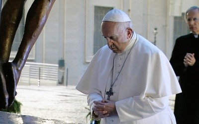 Papież Franciszek z bólem przyjął raport o pedofilii we francuskim Kościele