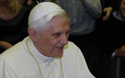 Bp Oster: Benedykt XVI wskazał na centrum wiary