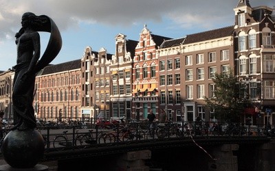 Holandia: Rząd wprowadza ogólnokrajowy lockdown z powodu koronawirusa