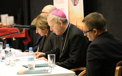 Bp Piotr Libera przewodniczył obradom w pierwszym dniu spotkania pastoralnego w Novym Kinie Przedwiośnie.