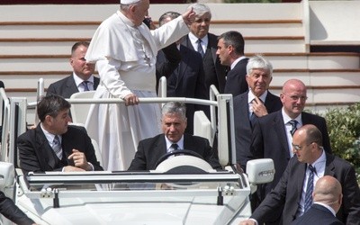 Watykan: w 2013 roku Franciszek podpisał rezygnację