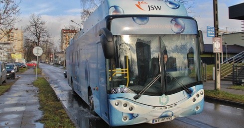 Rok 2028. Autobus napędzany wodorem na ulicach Katowic