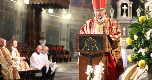 Bp Piotr Libera przewodniczył Mszy św. w szóstą rocznicę powstania Szkoły Nowej Ewangelizacji diecezji płockiej