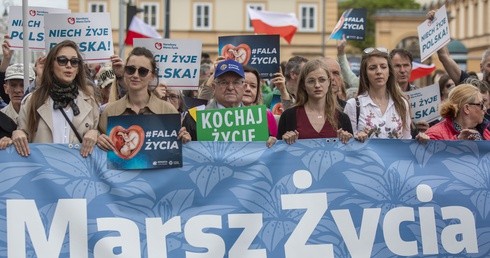 Gdy bije serce, dzieje się historia