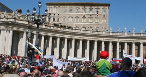 Papież zamieszka Pałacu Apostolskim razem ze wspólnotą?