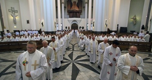 Tydzień bezustannej modlitwy za księży - włącz się!